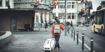 How to Earn Money While Traveling the World