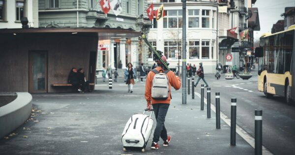 How to Earn Money While Traveling the World